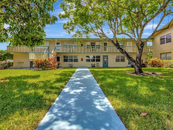 110 Dorchester E, West Palm Beach, FL 33417