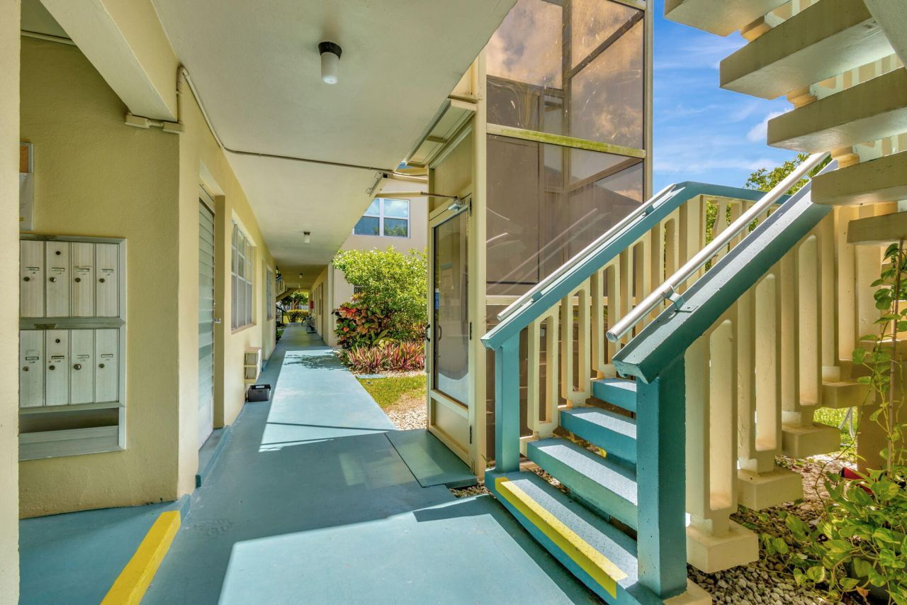 110 Dorchester E, West Palm Beach, FL 33417 Photo