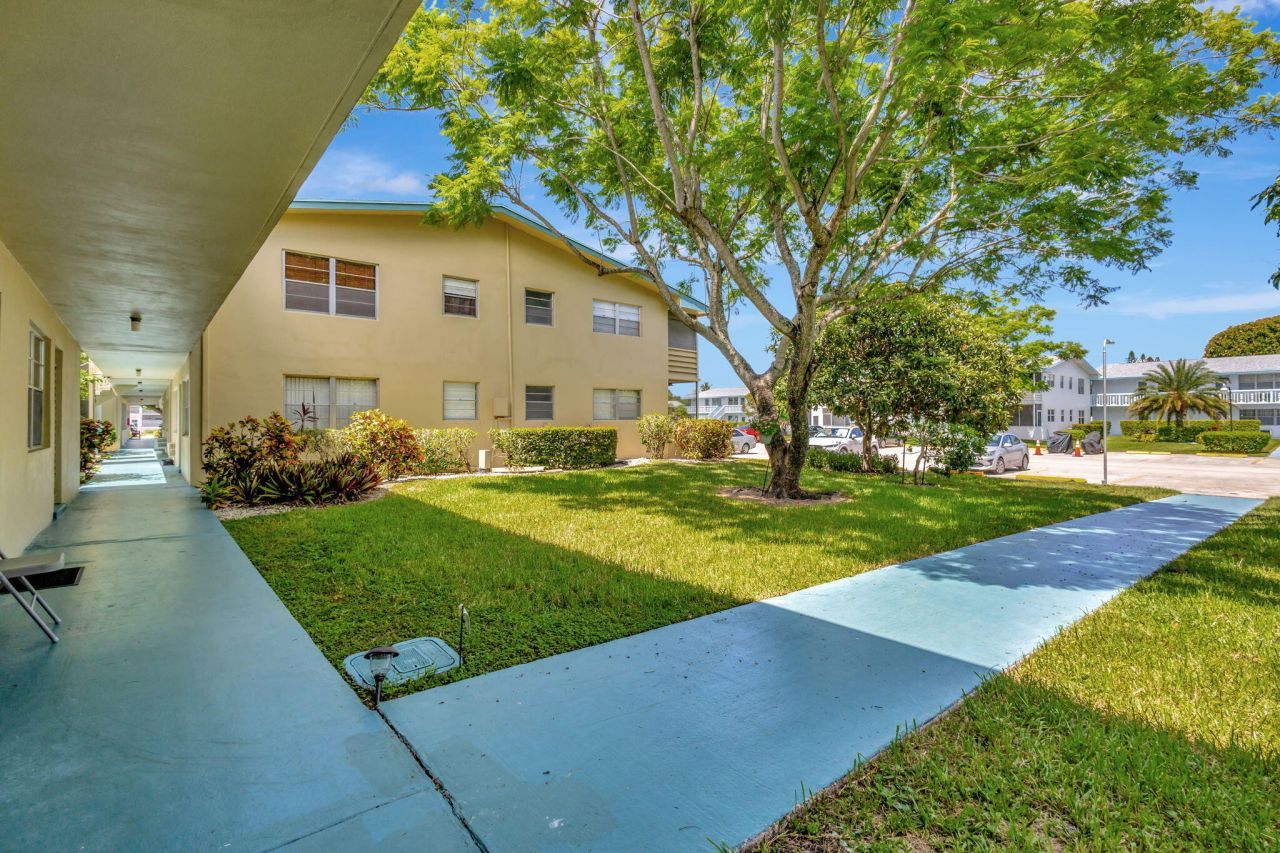 110 Dorchester E, West Palm Beach, FL 33417 Photo