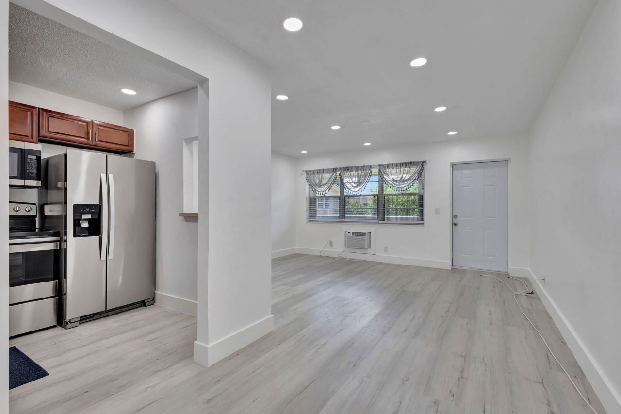 110 Dorchester E, West Palm Beach, FL 33417 Photo