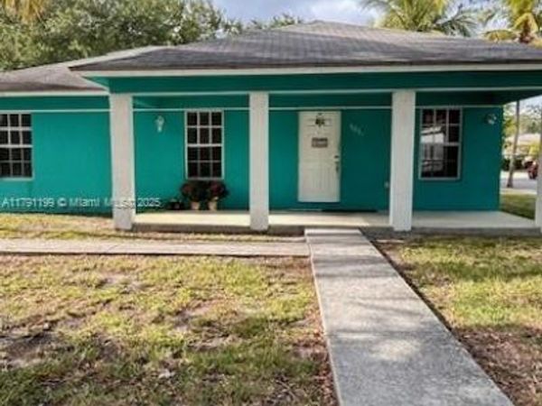 6001 SW 66th St, South Miami, FL 33143