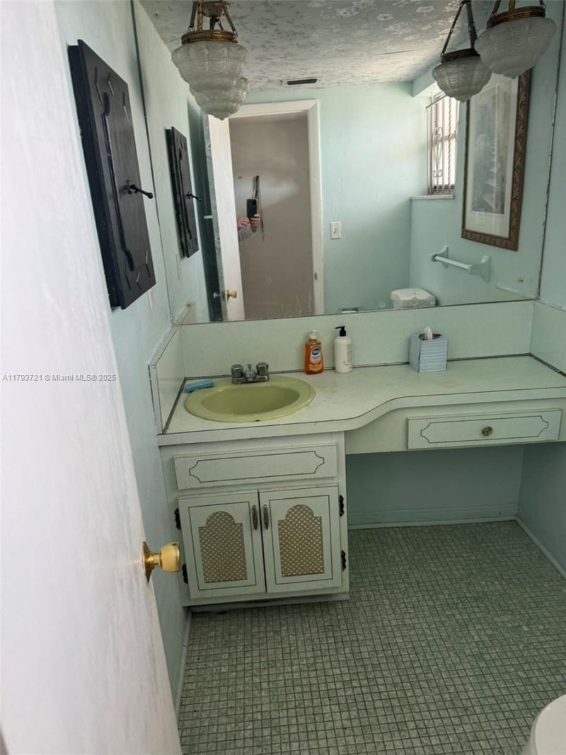 18555 NE 14th Ave, Unit 602, Miami, FL 33179 Photo