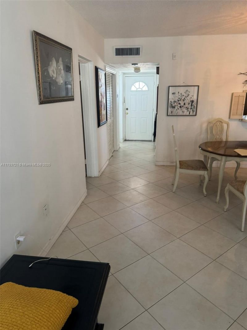 18555 NE 14th Ave, Unit 602, Miami, FL 33179 Photo