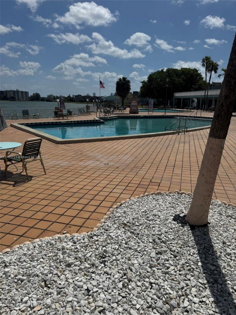 18555 NE 14th Ave, Unit 602, Miami, FL 33179 Photo