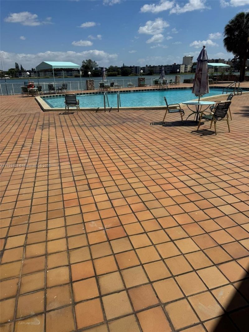 18555 NE 14th Ave, Unit 602, Miami, FL 33179 Photo