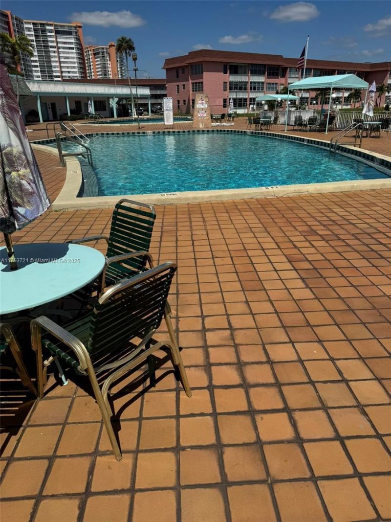 18555 NE 14th Ave, Unit 602, Miami, FL 33179 Photo