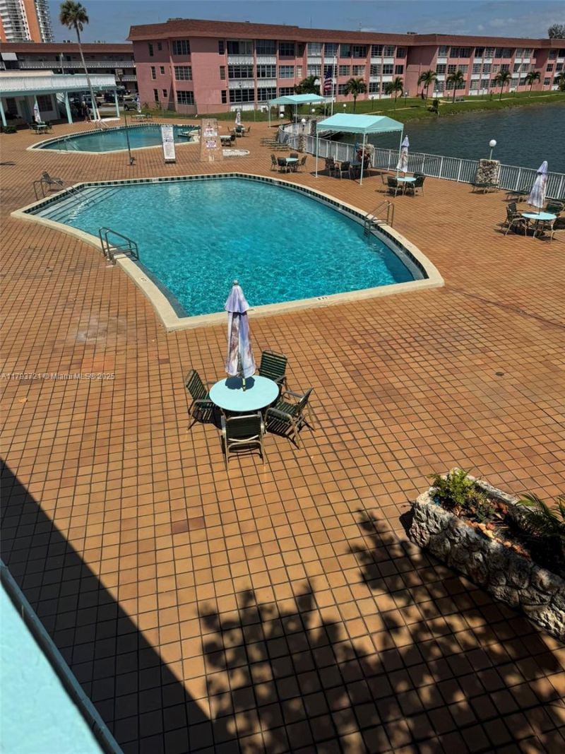 18555 NE 14th Ave, Unit 602, Miami, FL 33179 Photo