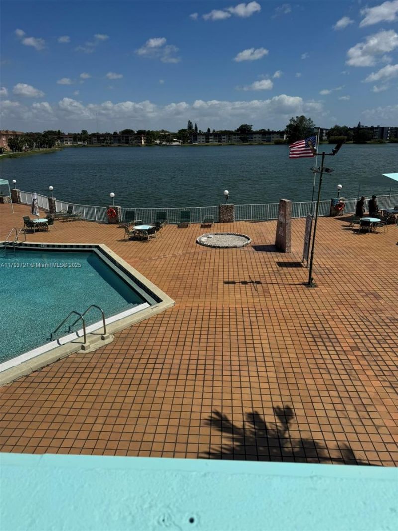 18555 NE 14th Ave, Unit 602, Miami, FL 33179 Photo