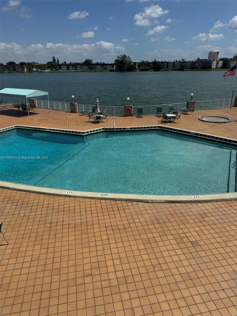 18555 NE 14th Ave, Unit 602, Miami, FL 33179 Photo