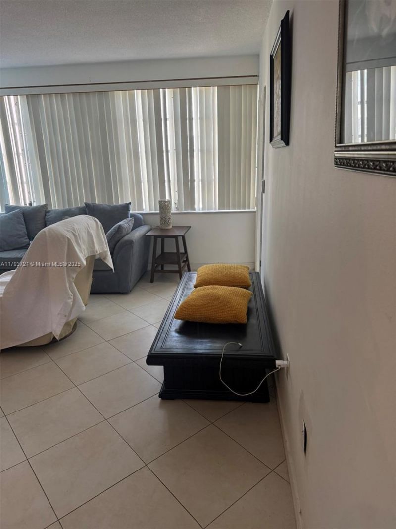 18555 NE 14th Ave, Unit 602, Miami, FL 33179 Photo