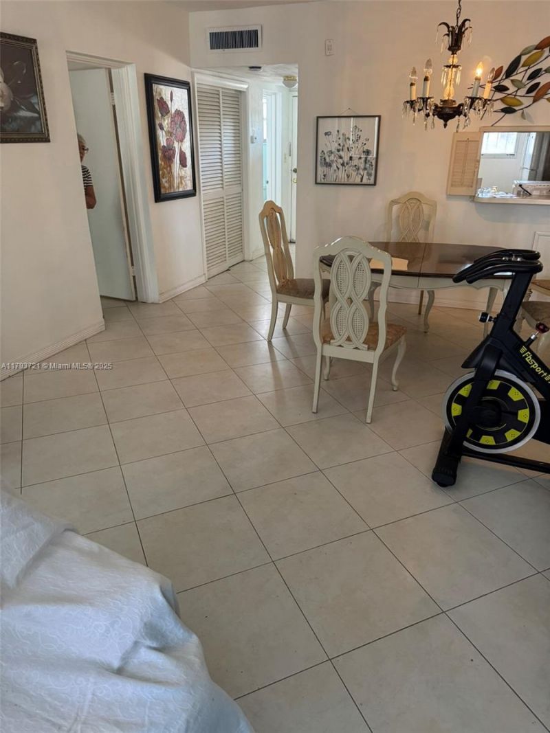 18555 NE 14th Ave, Unit 602, Miami, FL 33179 Photo