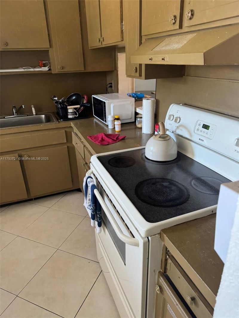 18555 NE 14th Ave, Unit 602, Miami, FL 33179 Photo