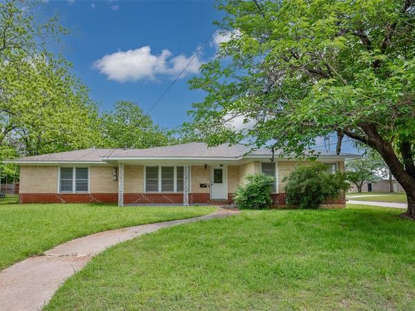 1102 Fair Avenue, Gainesville, TX 76240