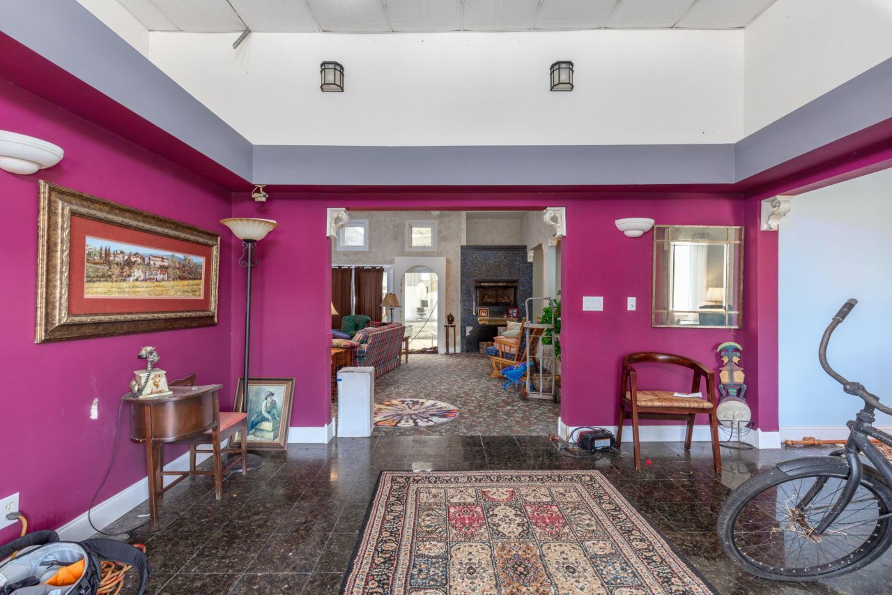 280 Royalegates Court Photo 15