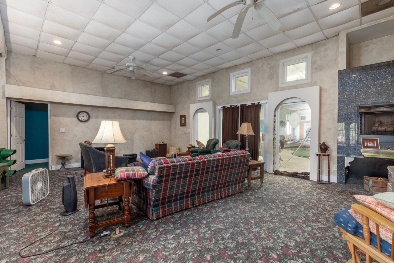 280 Royalegates Court Photo 16