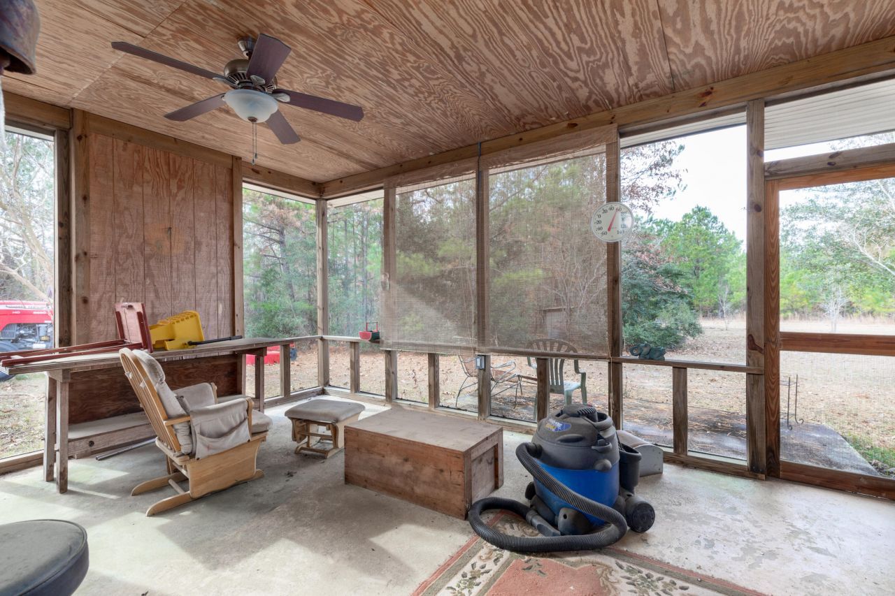 280 Royalegates Court Photo 23