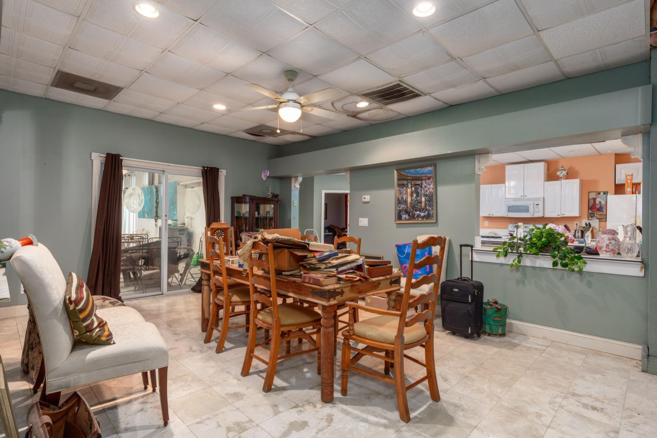 280 Royalegates Court Photo 17