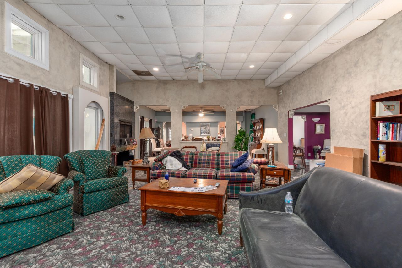 280 Royalegates Court Photo 21