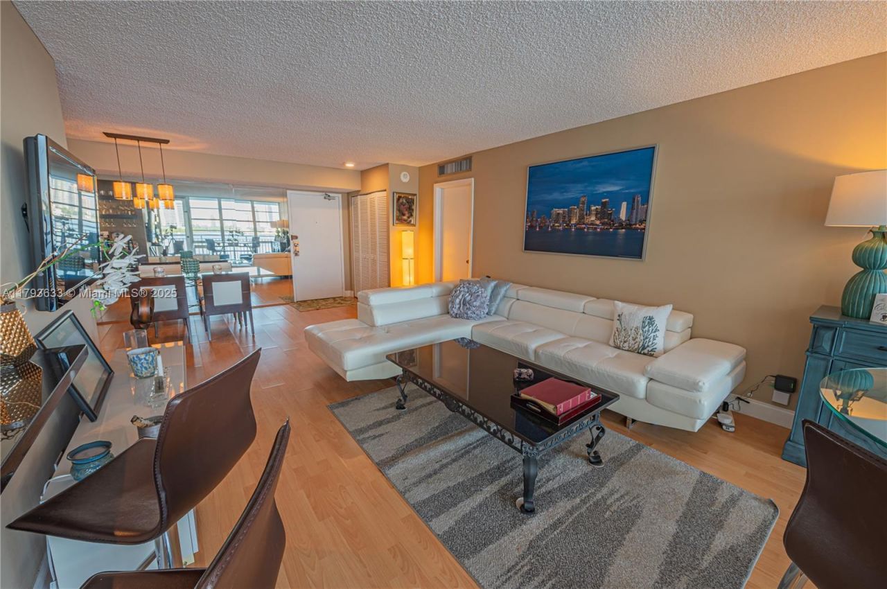 301 174th St, Unit 401, Sunny Isles Beach, FL 33160 Photo