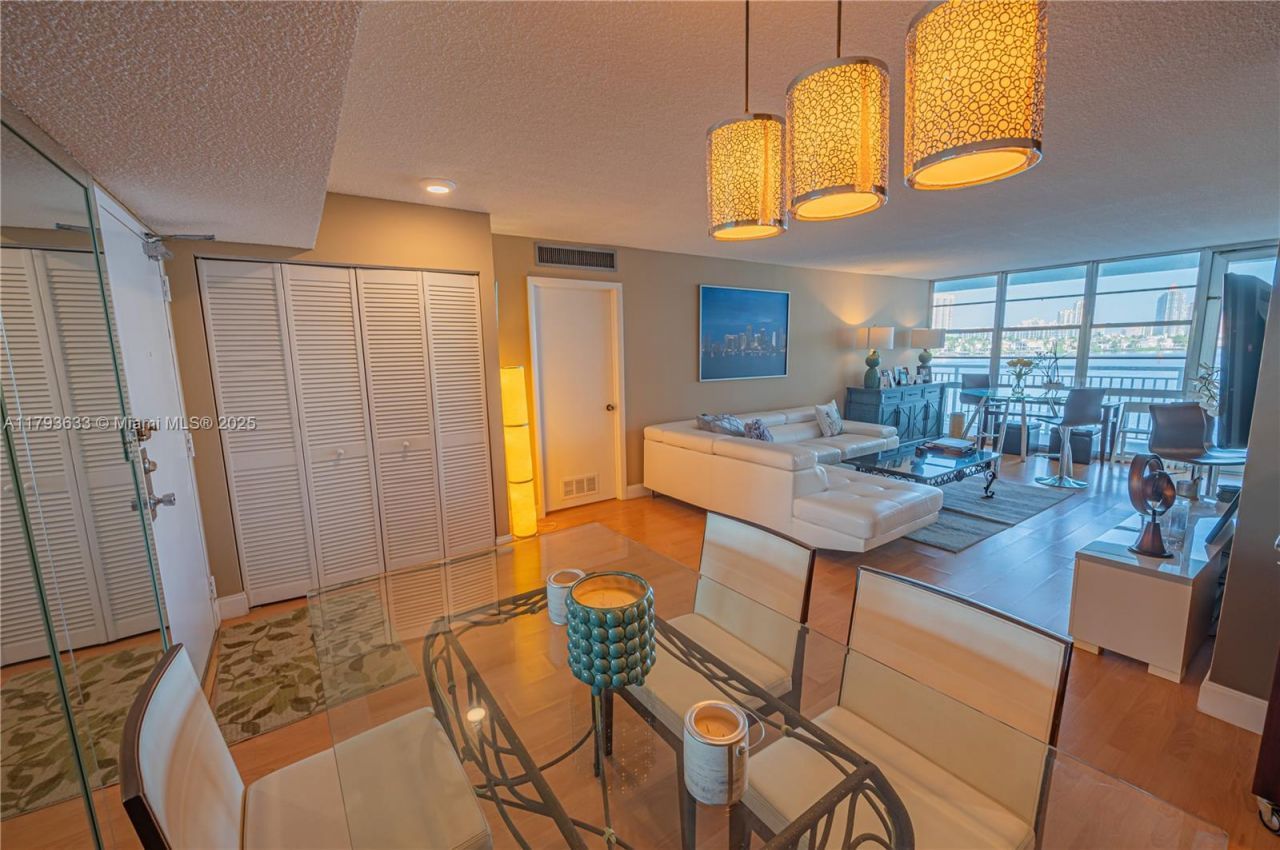 301 174th St, Unit 401, Sunny Isles Beach, FL 33160 Photo