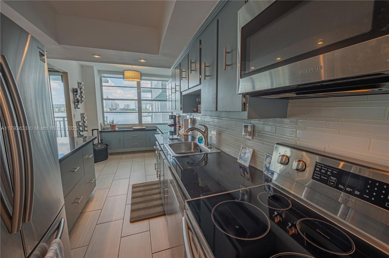 301 174th St, Unit 401, Sunny Isles Beach, FL 33160 Photo