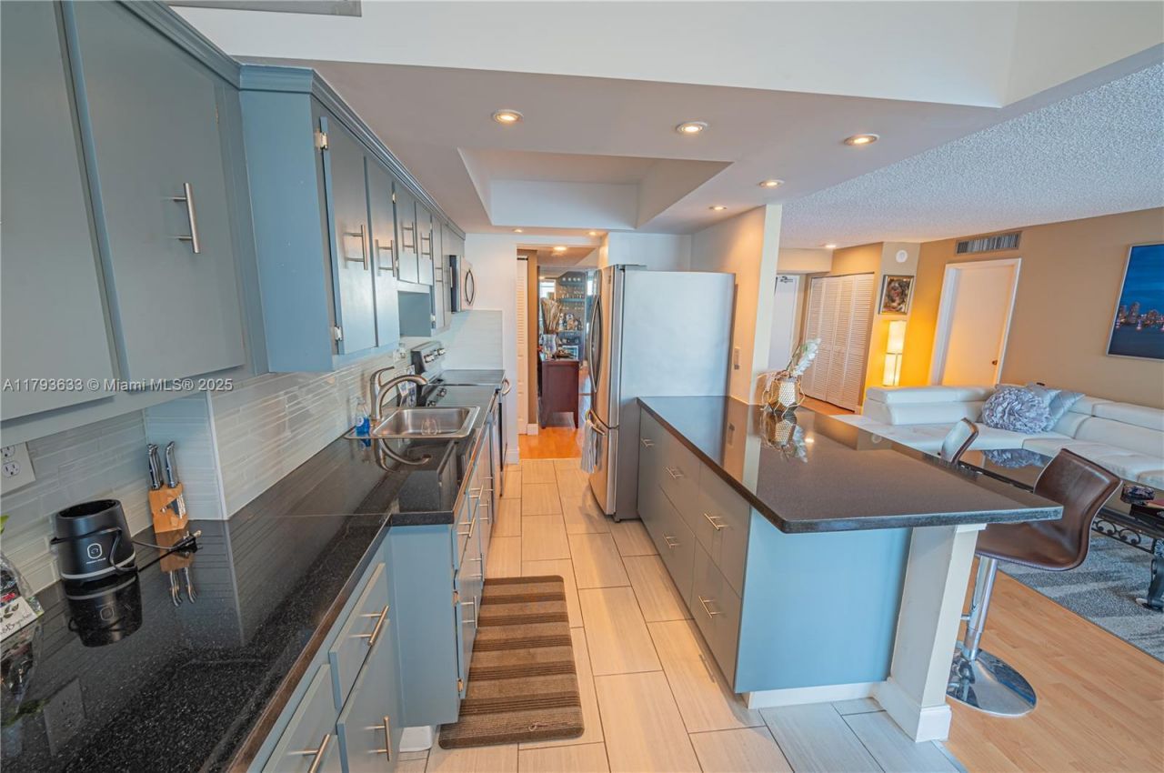 301 174th St, Unit 401, Sunny Isles Beach, FL 33160 Photo