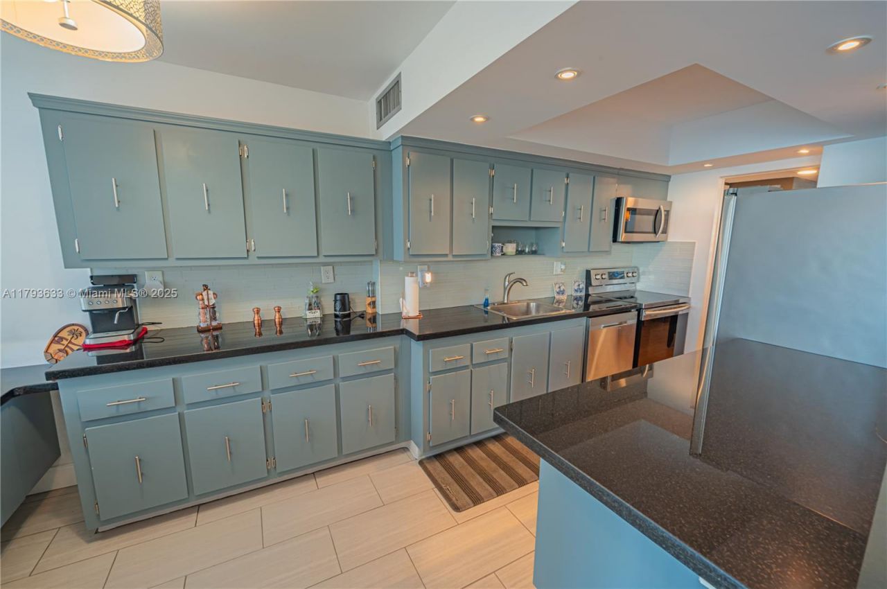 301 174th St, Unit 401, Sunny Isles Beach, FL 33160 Photo