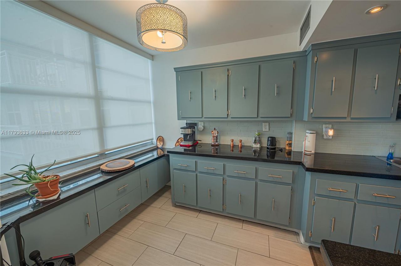 301 174th St, Unit 401, Sunny Isles Beach, FL 33160 Photo