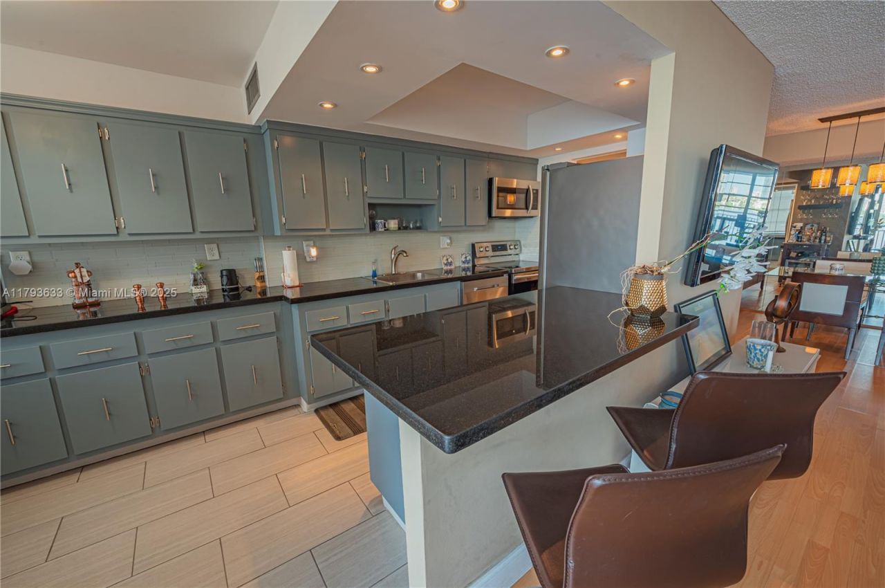 301 174th St, Unit 401, Sunny Isles Beach, FL 33160 Photo