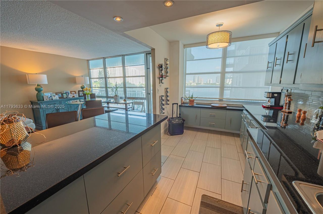 301 174th St, Unit 401, Sunny Isles Beach, FL 33160 Photo