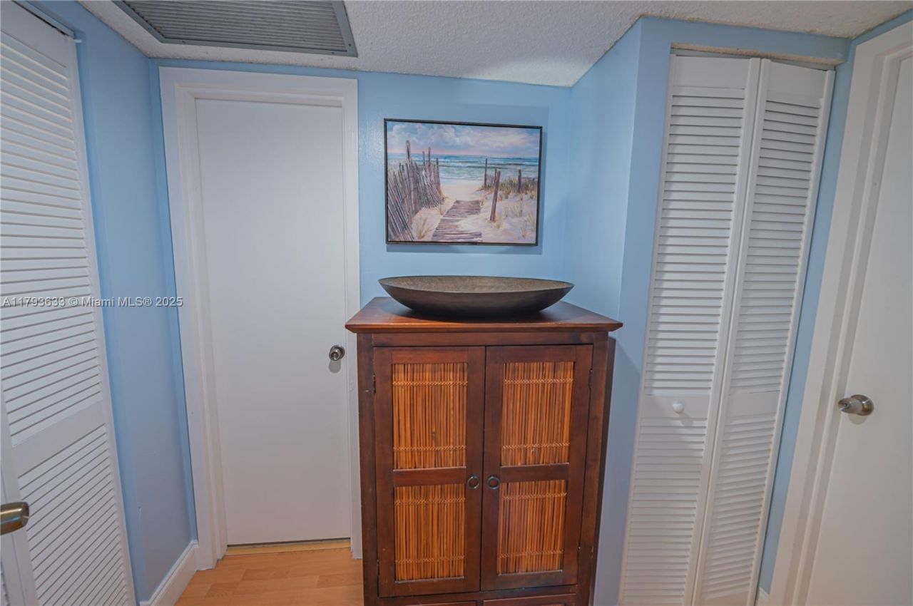 301 174th St, Unit 401, Sunny Isles Beach, FL 33160 Photo