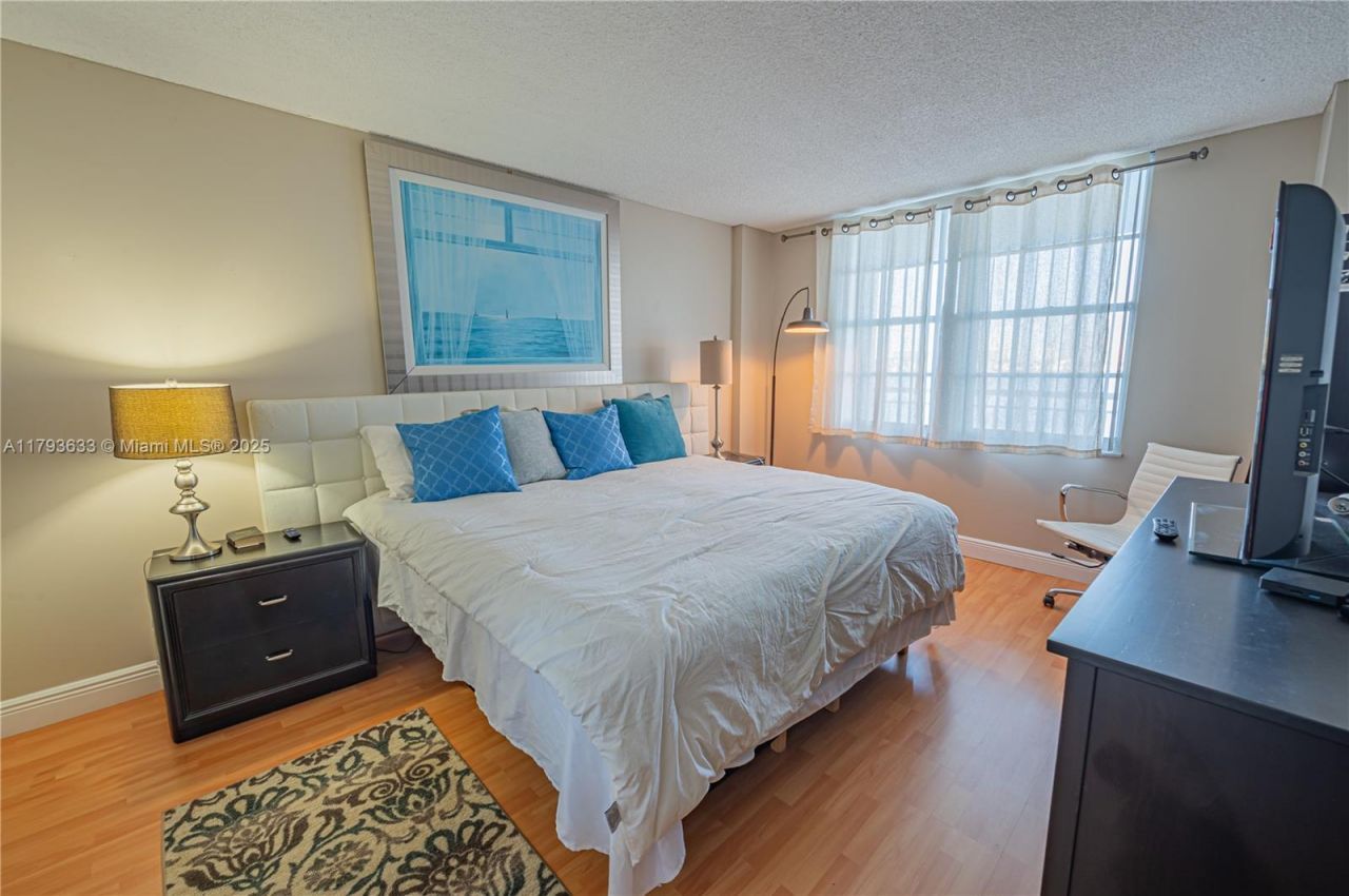 301 174th St, Unit 401, Sunny Isles Beach, FL 33160 Photo
