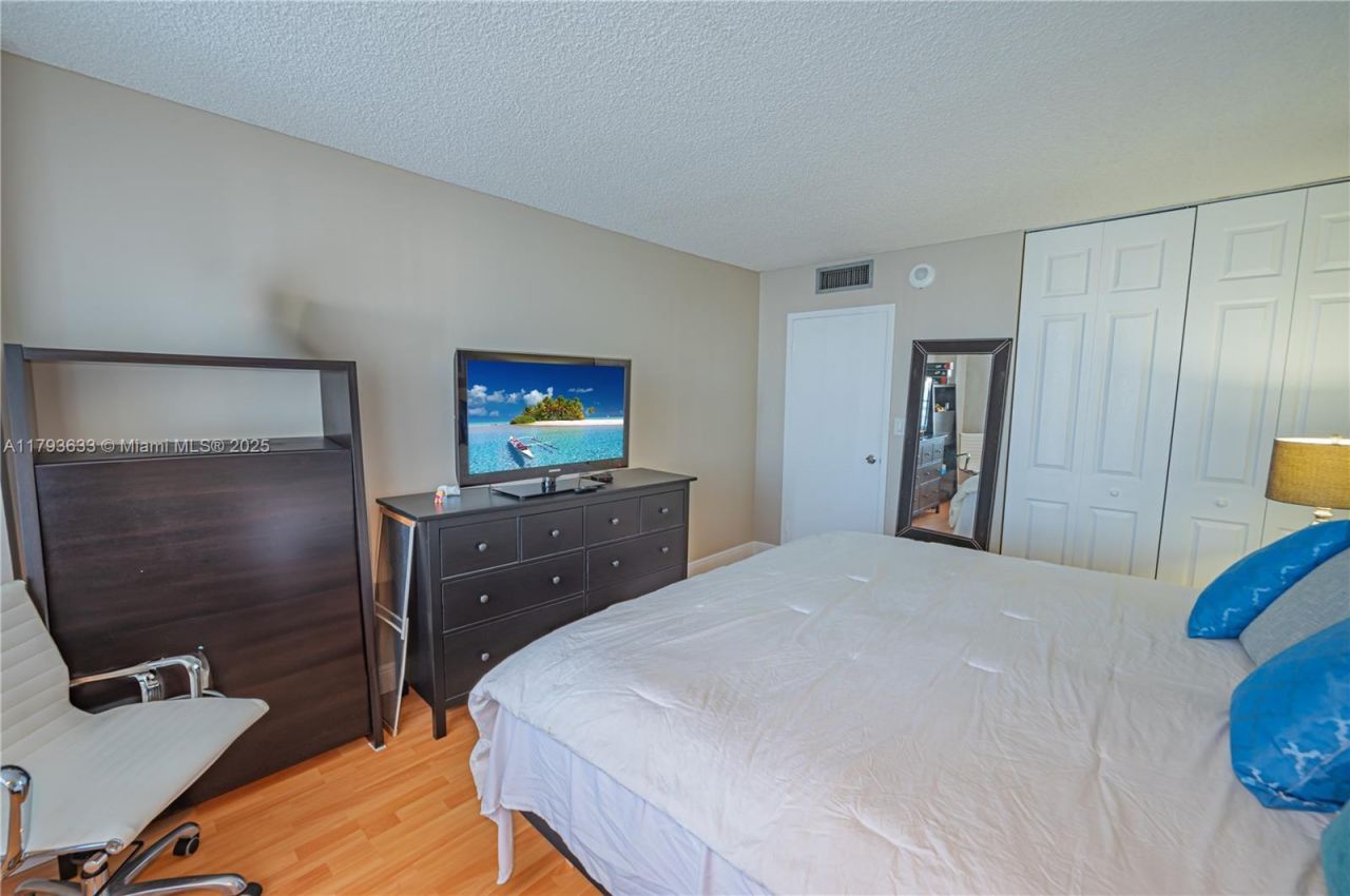 301 174th St, Unit 401, Sunny Isles Beach, FL 33160 Photo