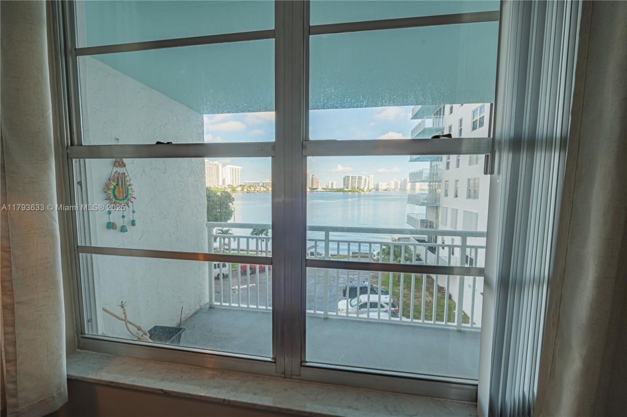 301 174th St, Unit 401, Sunny Isles Beach, FL 33160 Photo