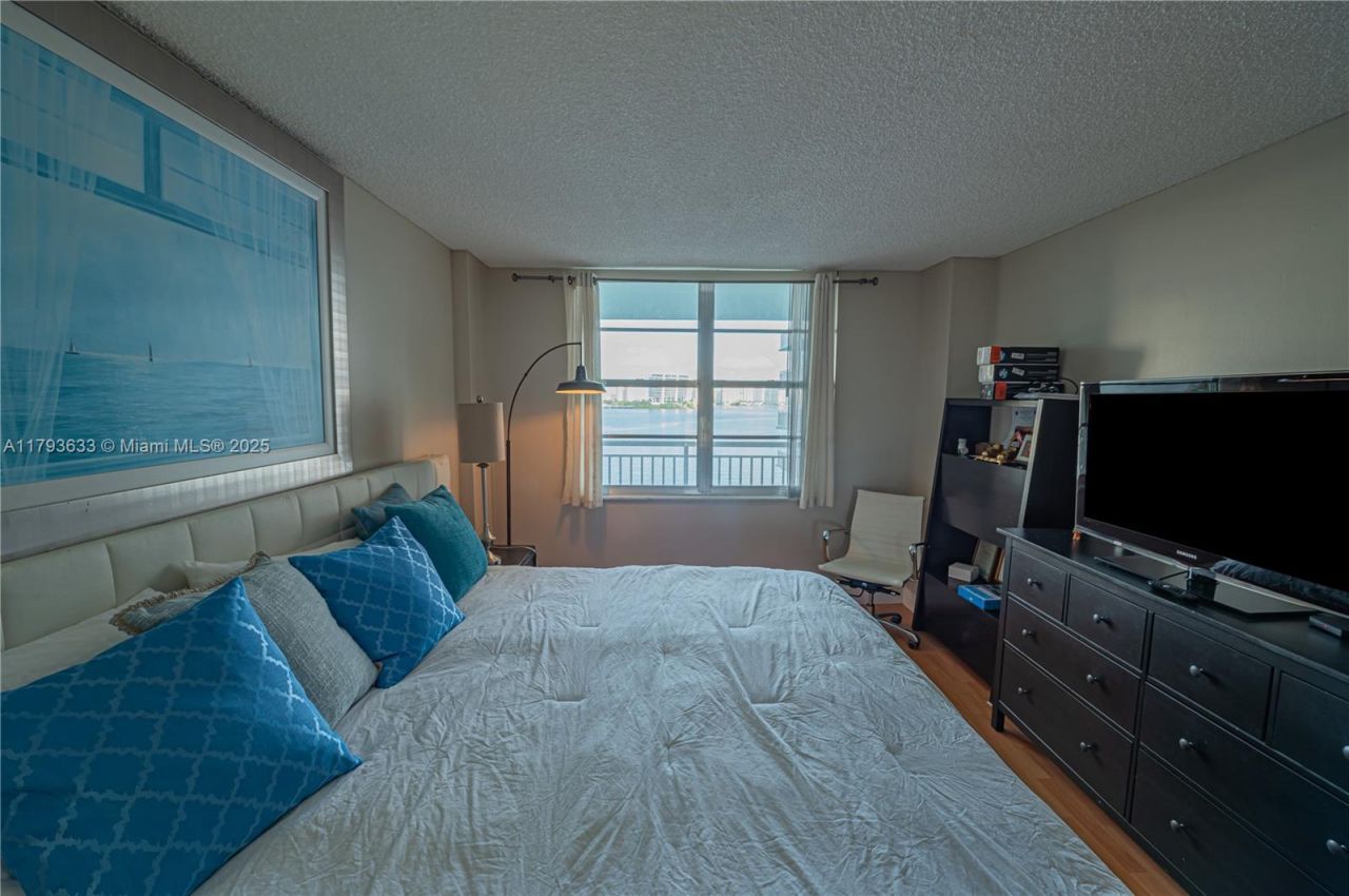 301 174th St, Unit 401, Sunny Isles Beach, FL 33160 Photo