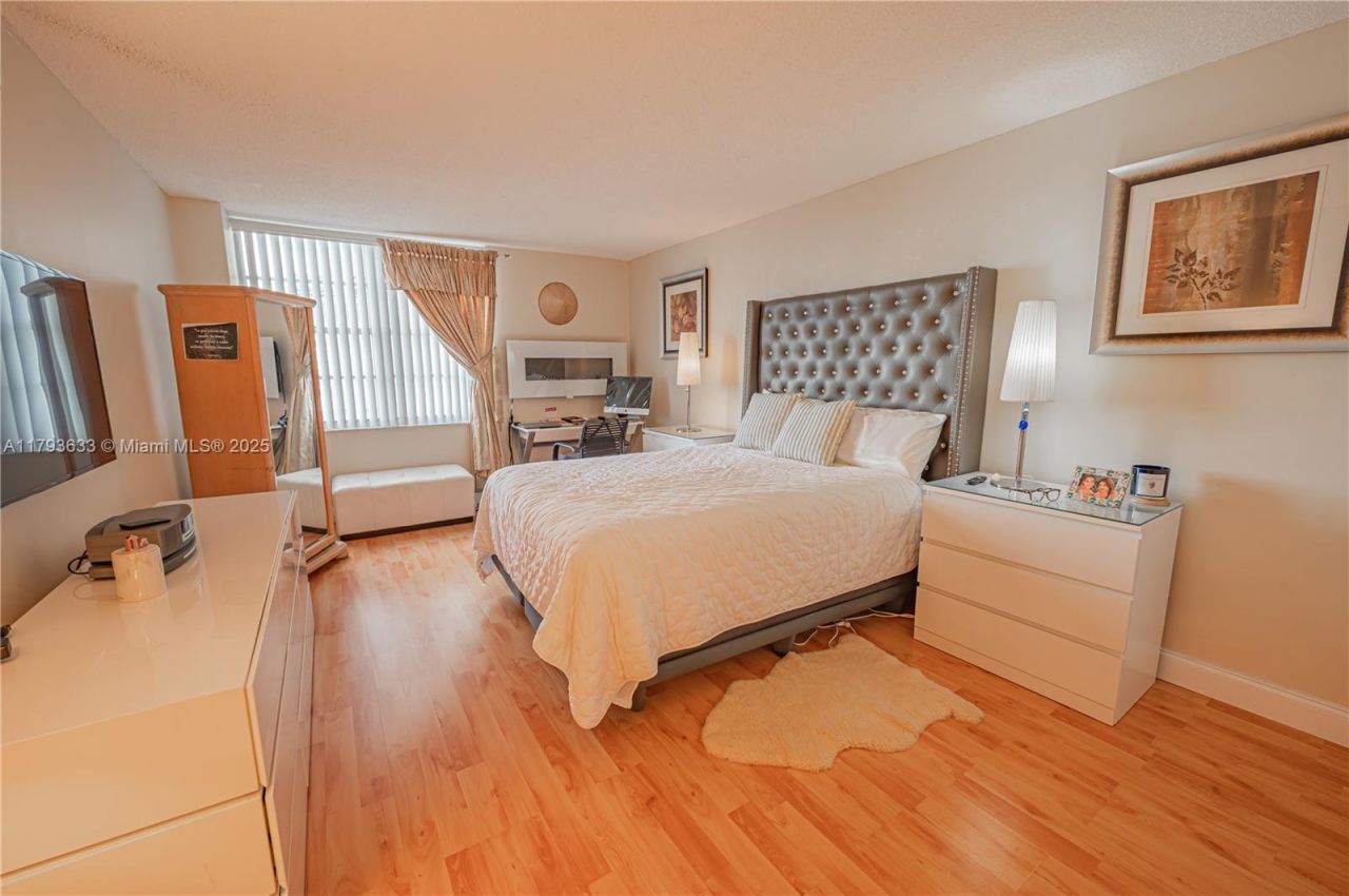 301 174th St, Unit 401, Sunny Isles Beach, FL 33160 Photo