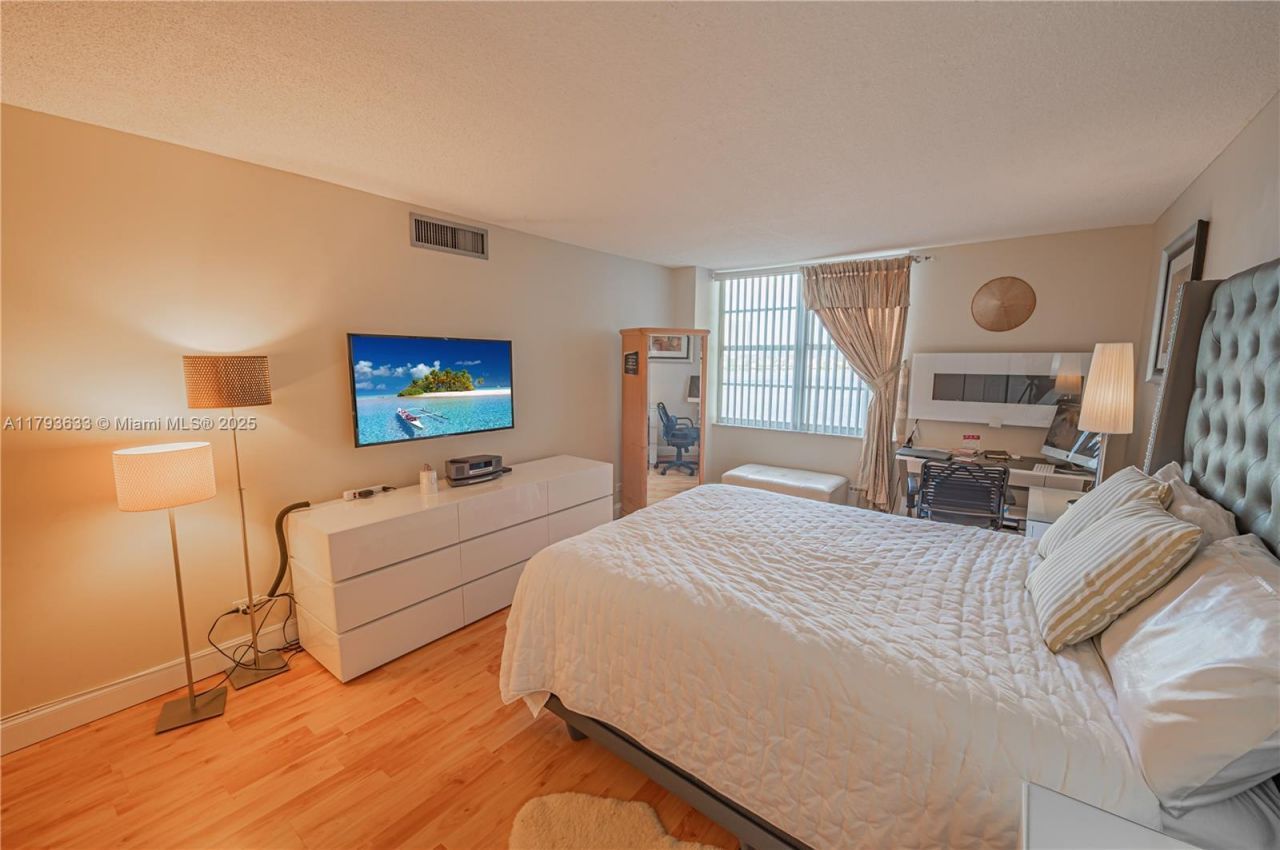 301 174th St, Unit 401, Sunny Isles Beach, FL 33160 Photo