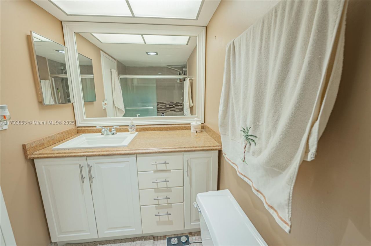 301 174th St, Unit 401, Sunny Isles Beach, FL 33160 Photo