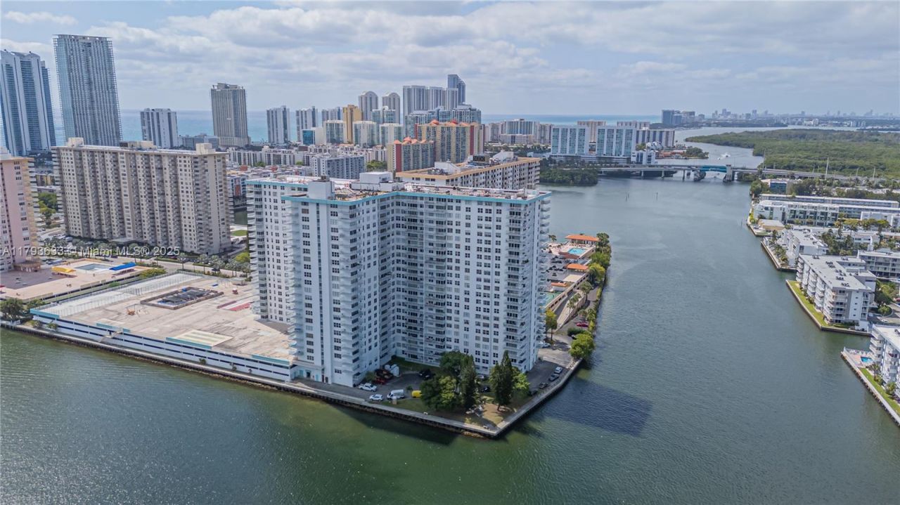 301 174th St, Unit 401, Sunny Isles Beach, FL 33160 Photo