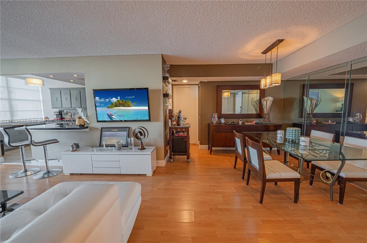 301 174th St, Unit 401, Sunny Isles Beach, FL 33160 Photo