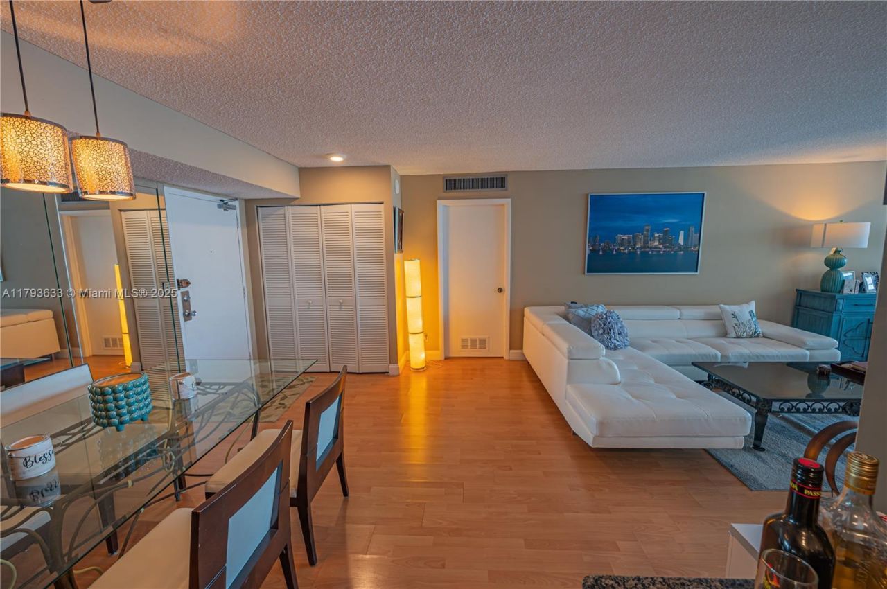 301 174th St, Unit 401, Sunny Isles Beach, FL 33160 Photo