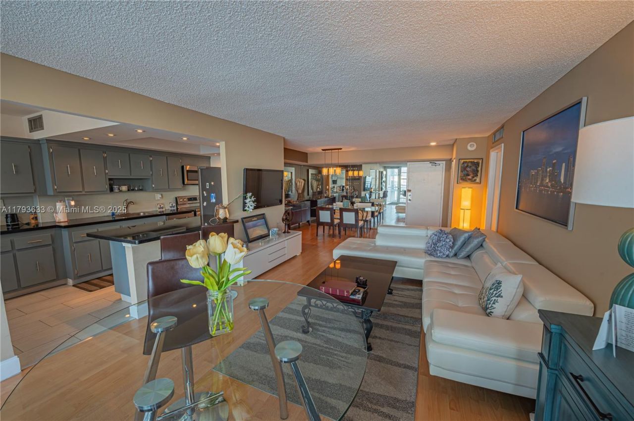 301 174th St, Unit 401, Sunny Isles Beach, FL 33160 Photo