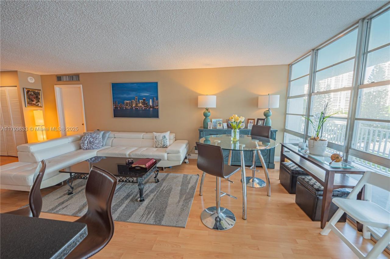 301 174th St, Unit 401, Sunny Isles Beach, FL 33160 Photo