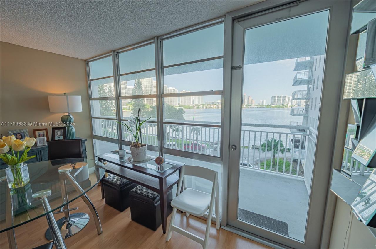 301 174th St, Unit 401, Sunny Isles Beach, FL 33160 Photo