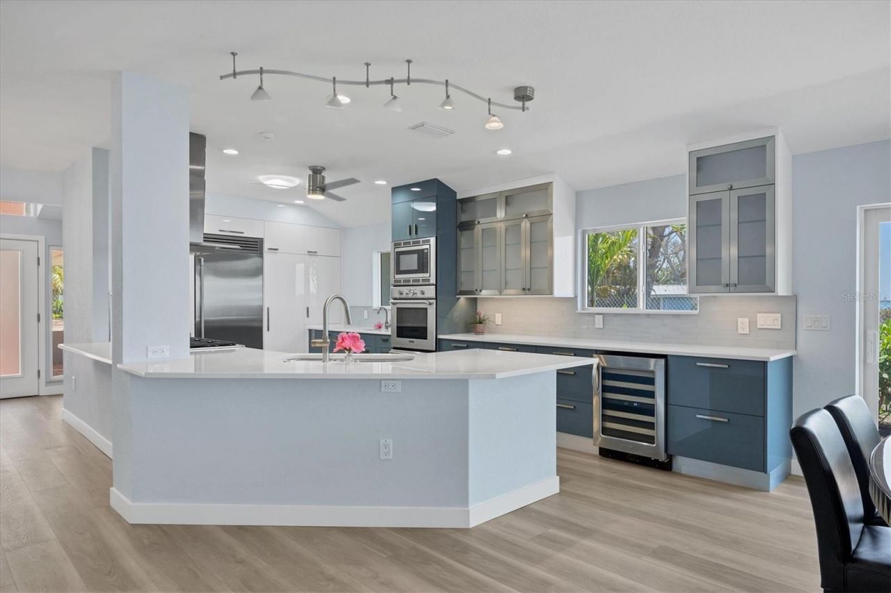 3931 Bay Shore Road, Sarasota, FL 34234 Photo