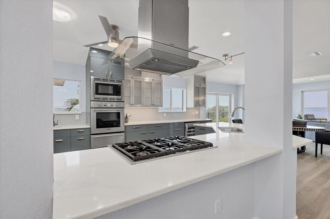 3931 Bay Shore Road, Sarasota, FL 34234 Photo