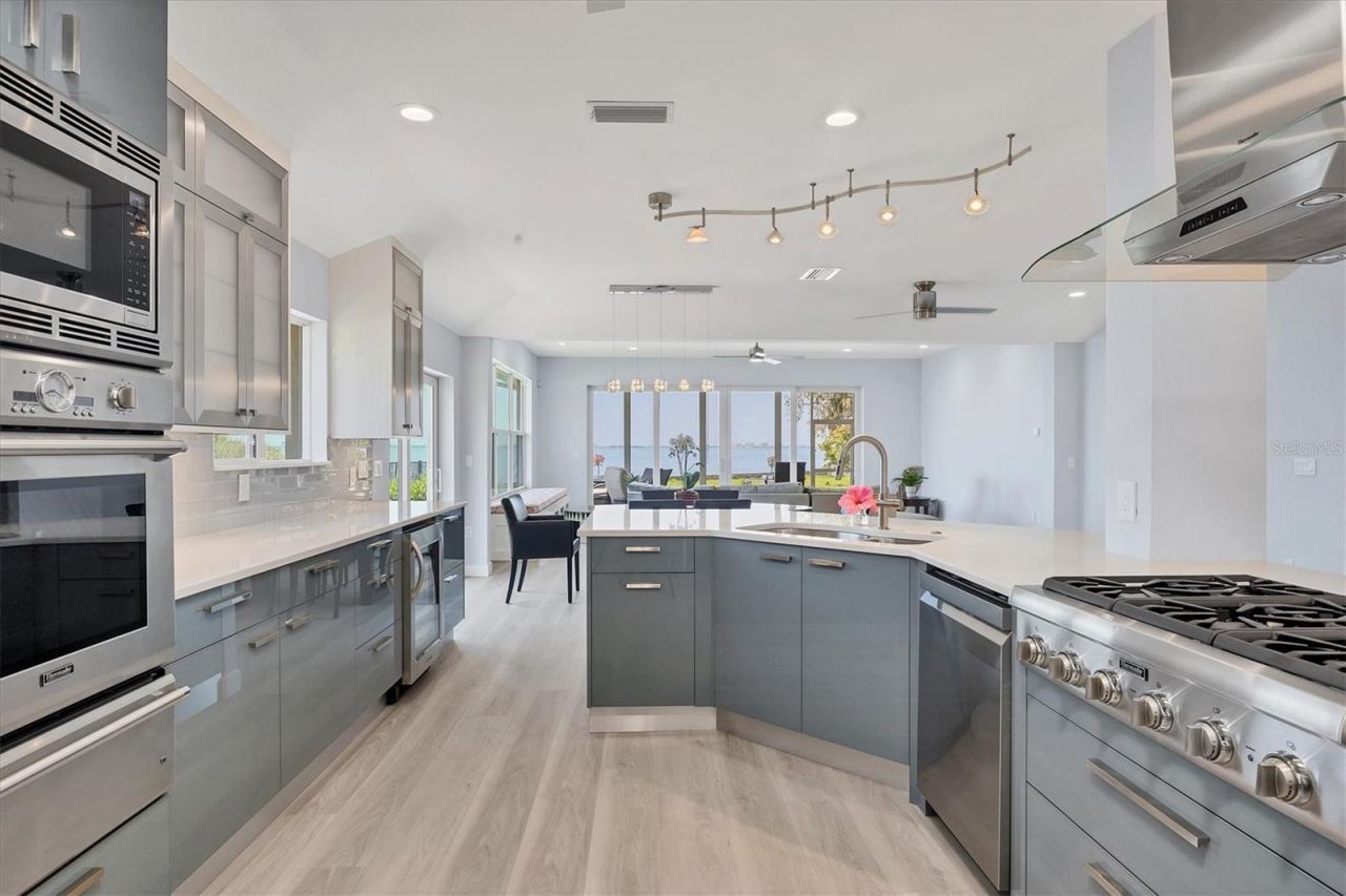 3931 Bay Shore Road, Sarasota, FL 34234 Photo