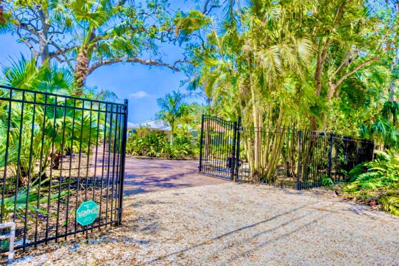 3931 Bay Shore Road, Sarasota, FL 34234 Photo