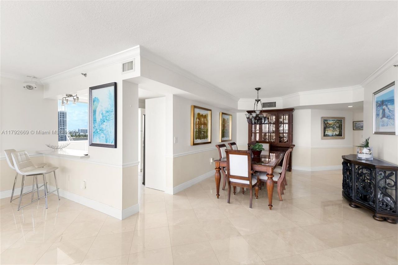 8855 Collins Ave, Unit 8J, Surfside, FL 33154 Photo