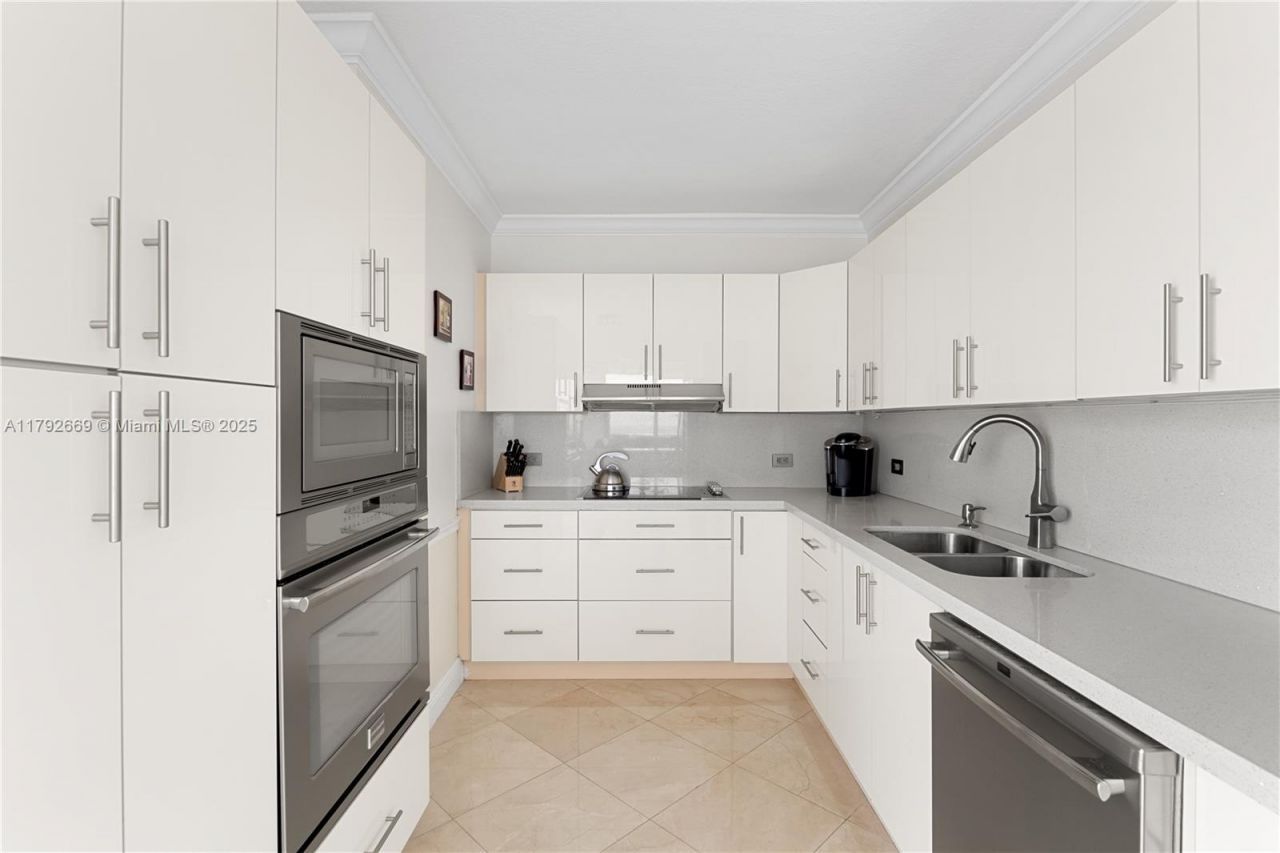 8855 Collins Ave, Unit 8J, Surfside, FL 33154 Photo